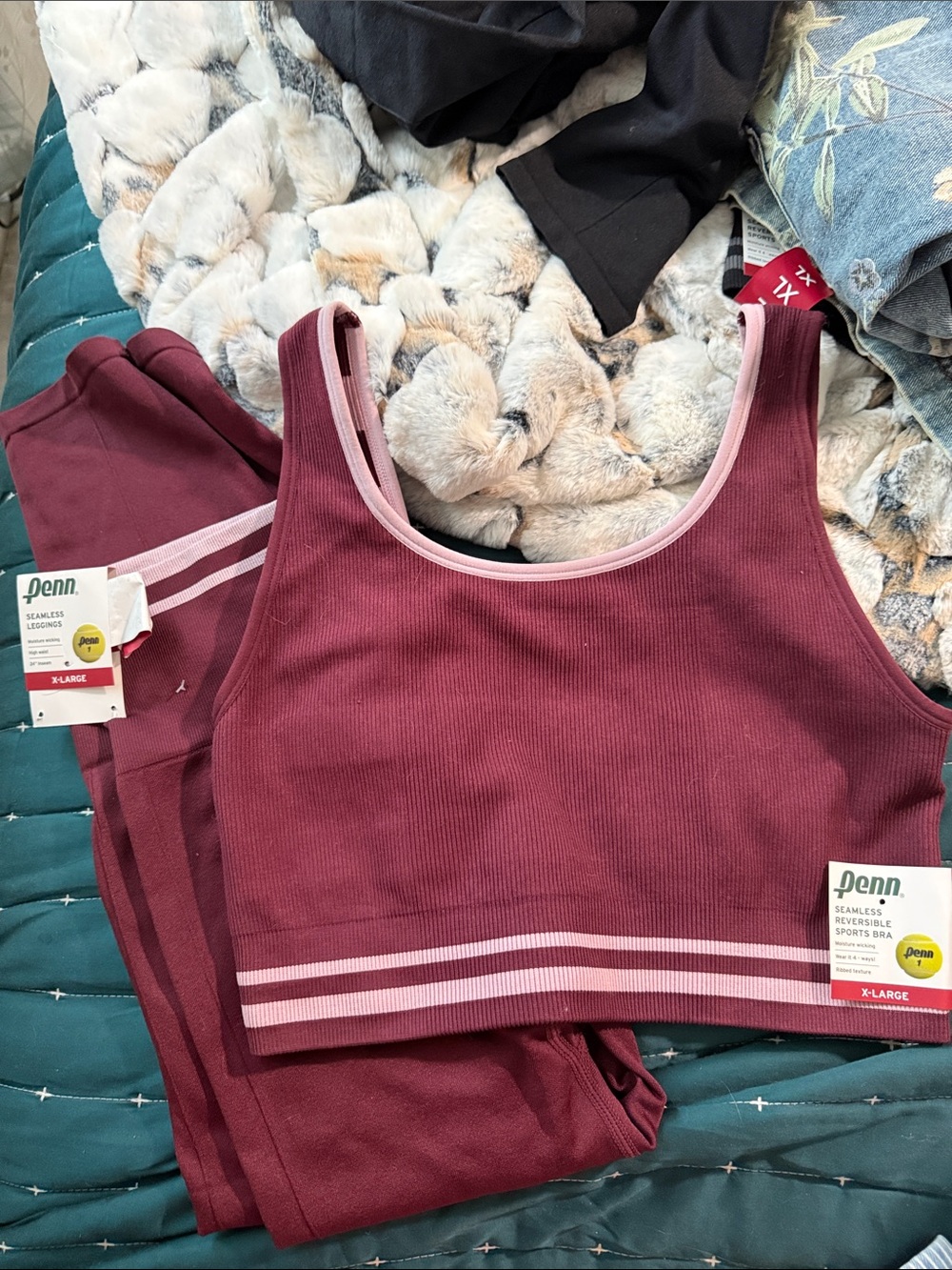 Penn Seamless Reversible Sports Bra & Leggings Set - Burgundy with Pink Trim